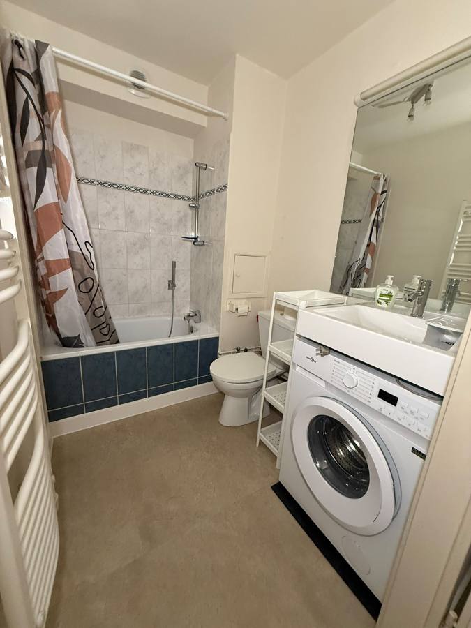 Rénovation de salle de bain (sol et vasque gain de place)